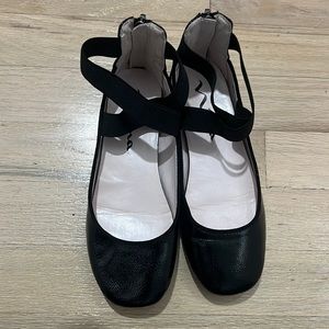 Nina kids ballet style shoes with elastic around the ankles and zipper back